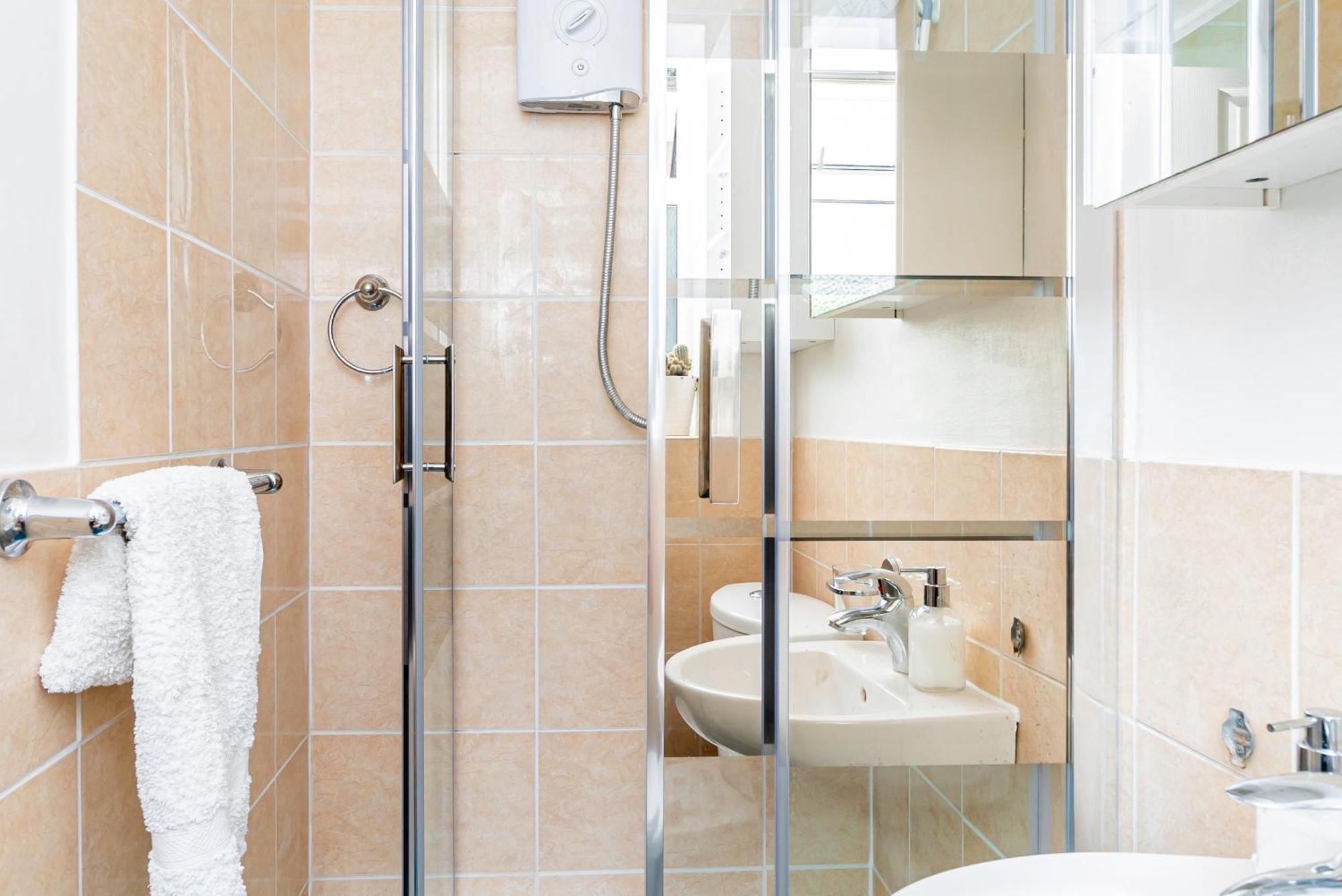 Earley Luxury Ensuite Room With Private Entrance Reading Bagian luar foto