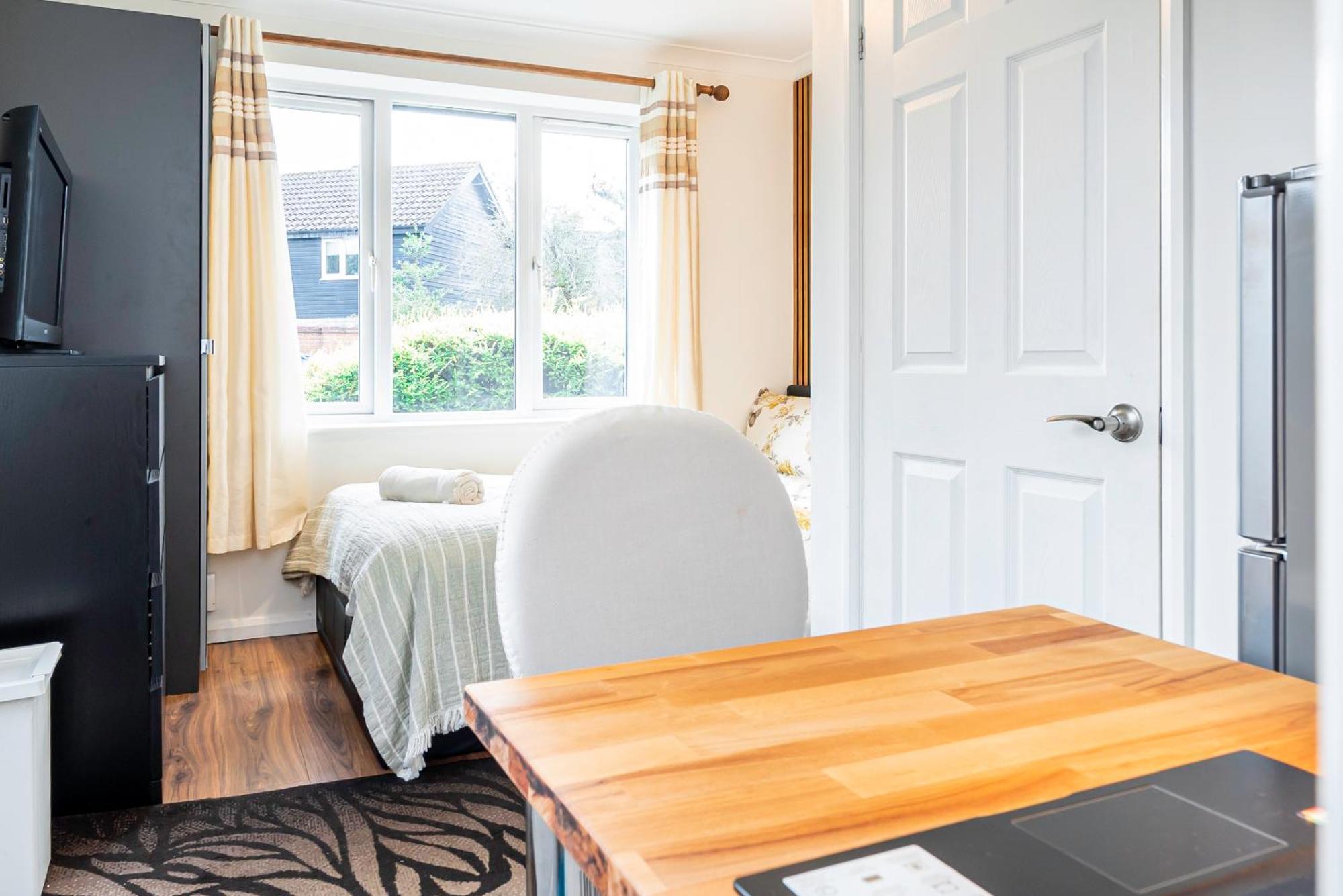 Earley Luxury Ensuite Room With Private Entrance Reading Bagian luar foto