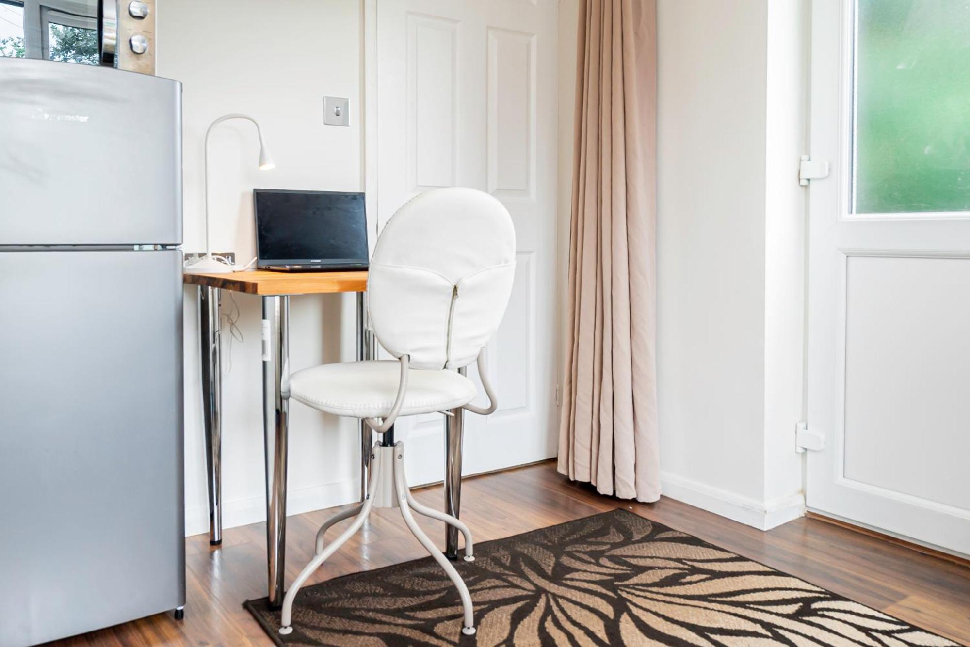 Earley Luxury Ensuite Room With Private Entrance Reading Bagian luar foto