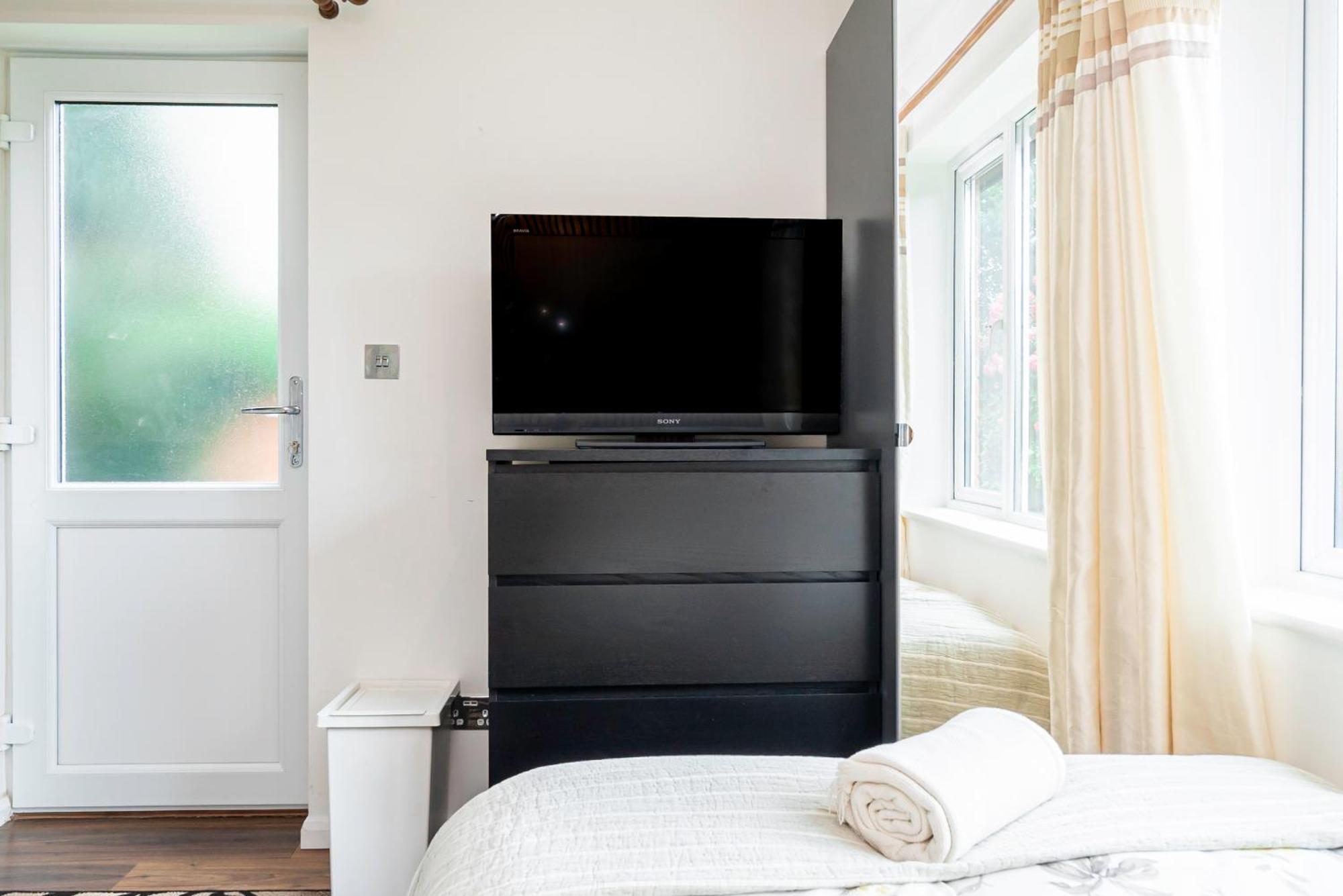 Earley Luxury Ensuite Room With Private Entrance Reading Bagian luar foto