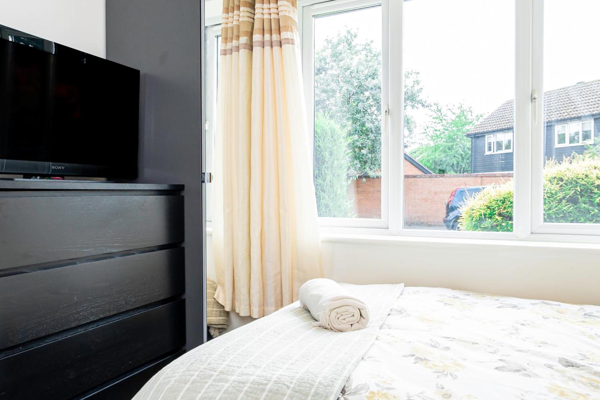 Earley Luxury Ensuite Room With Private Entrance Reading Bagian luar foto