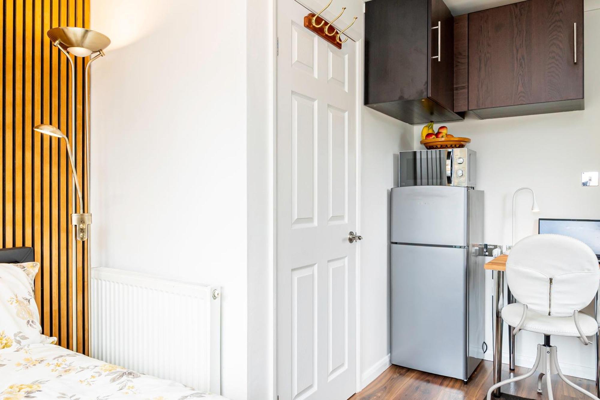 Earley Luxury Ensuite Room With Private Entrance Reading Bagian luar foto