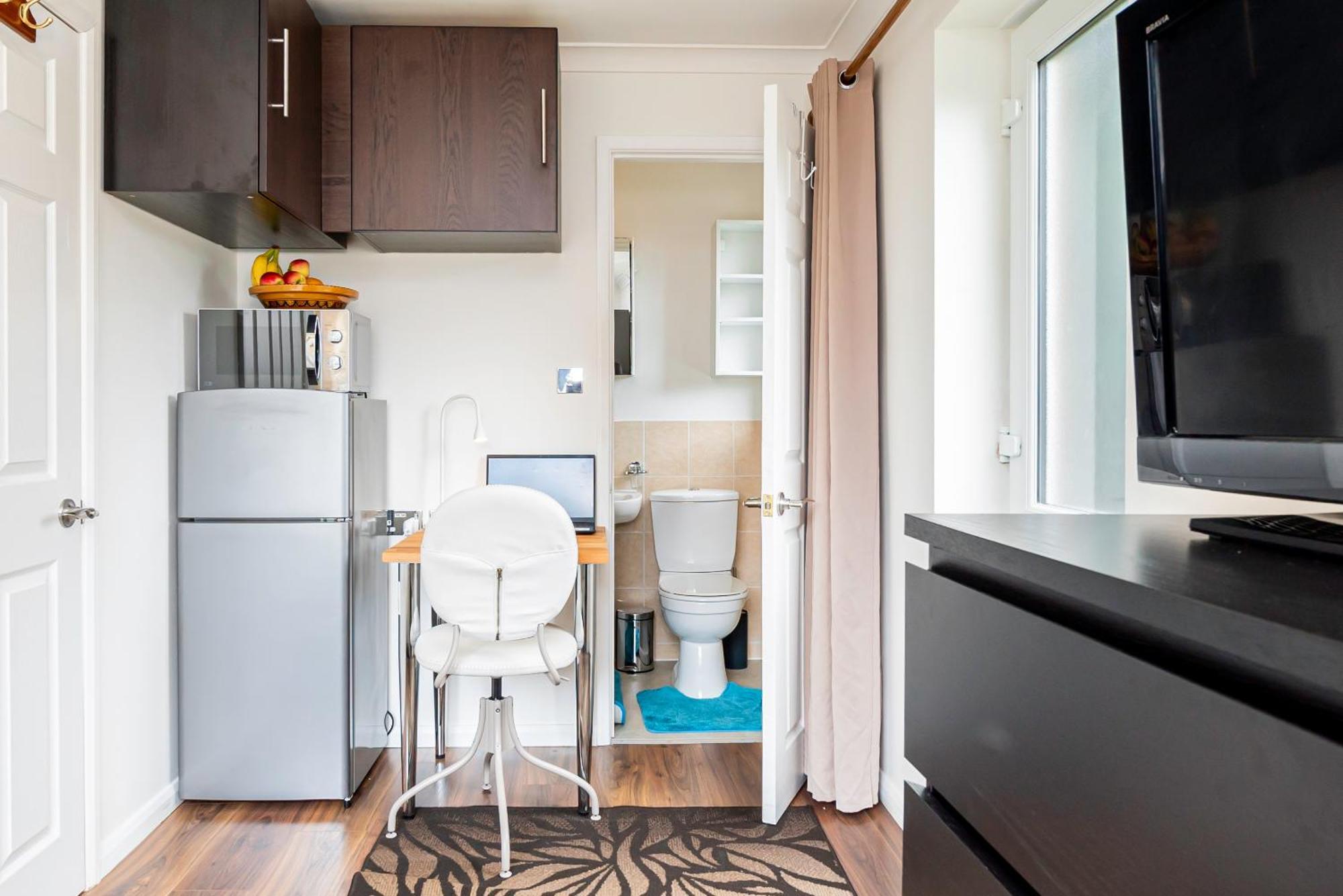 Earley Luxury Ensuite Room With Private Entrance Reading Bagian luar foto
