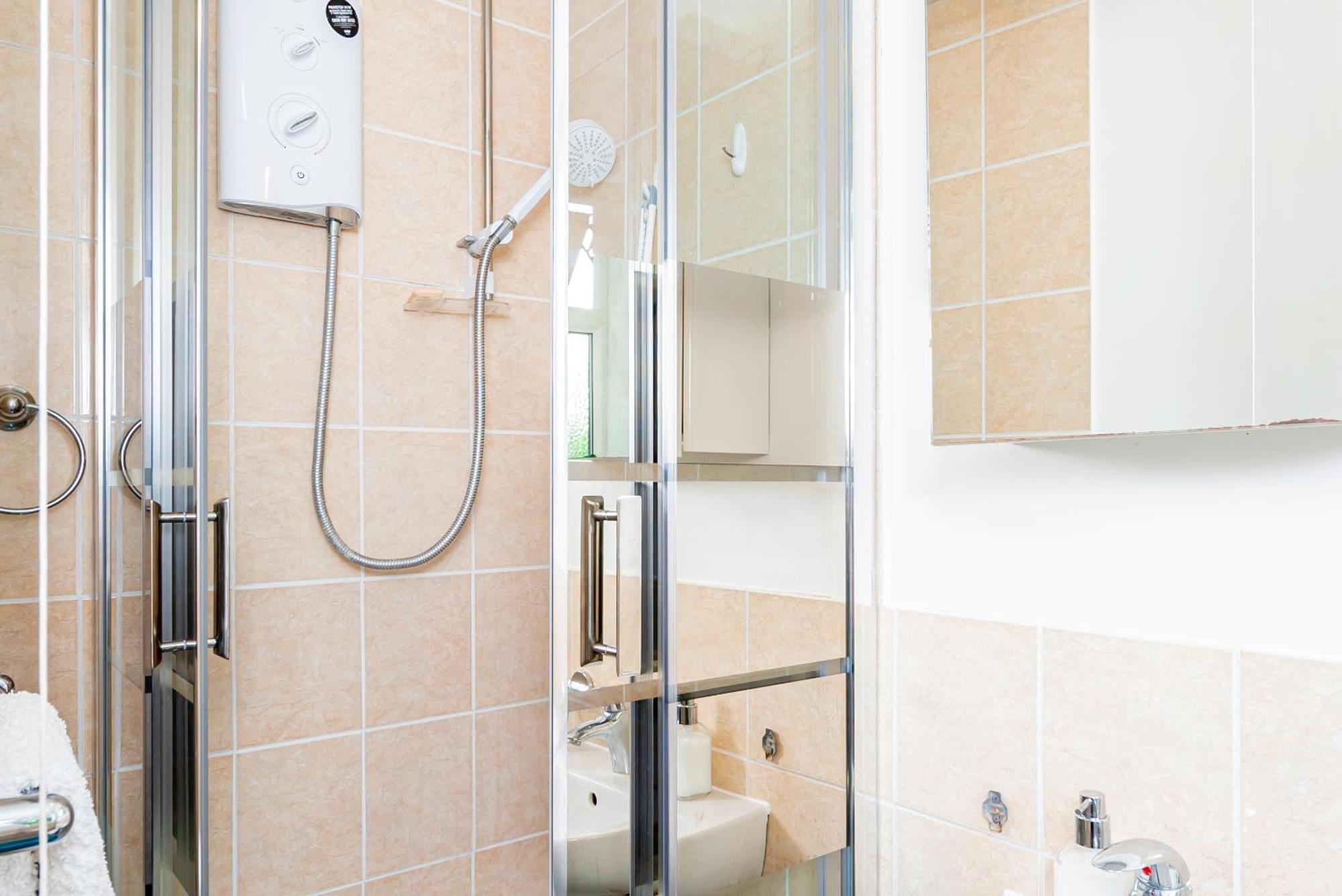 Earley Luxury Ensuite Room With Private Entrance Reading Bagian luar foto